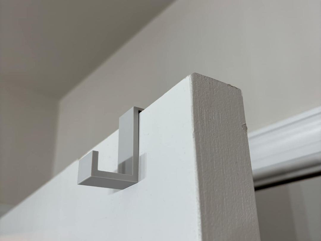 Small over the door hook - single