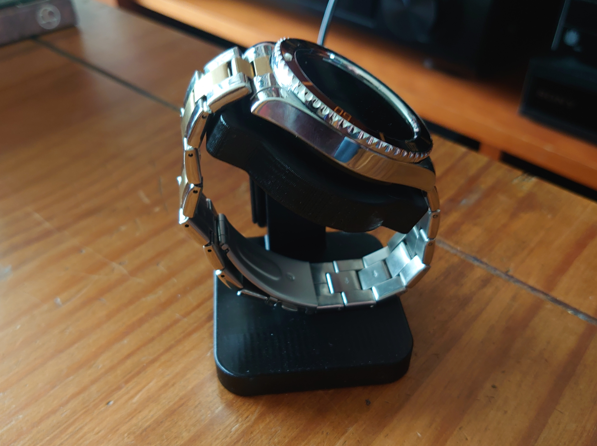 Charging stand North 511 Nexus Pro Smartwatch