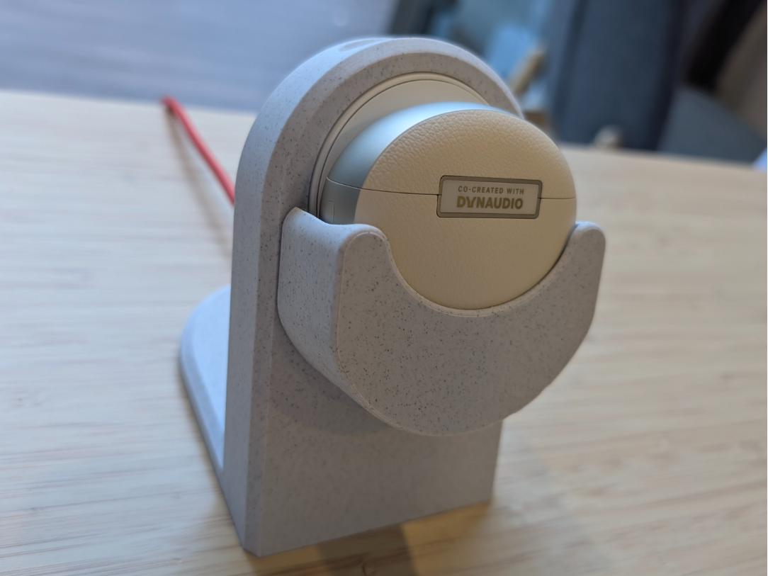 OnePlus Buds Pro 3 magnet charger mount