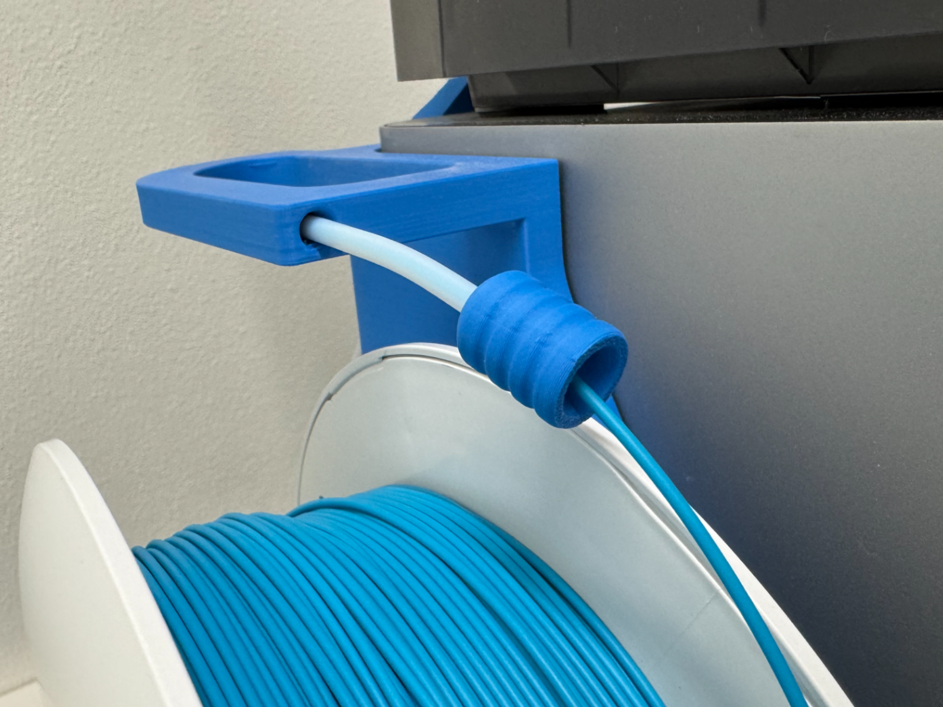 Filament feed in guide