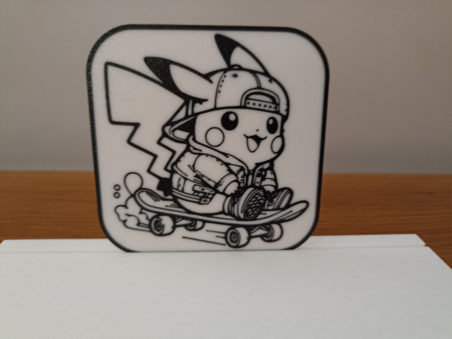 Dessous de verre Pikachu en skateboard