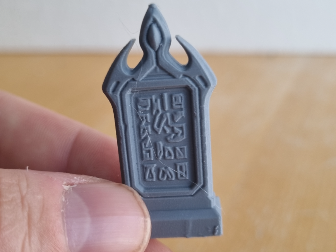 Alien Rune Stele – Tabletop Prop & Decor Diorama