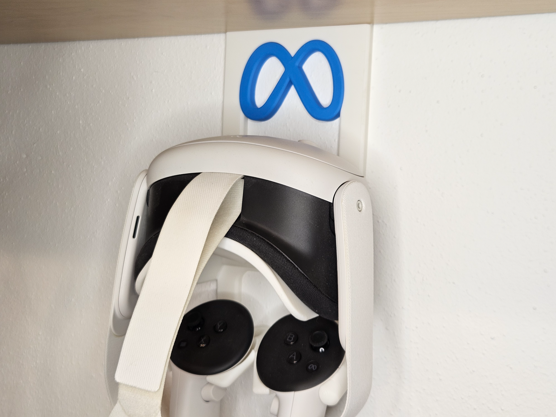 Quest 3 Ikea Bergshult Shelf Mount