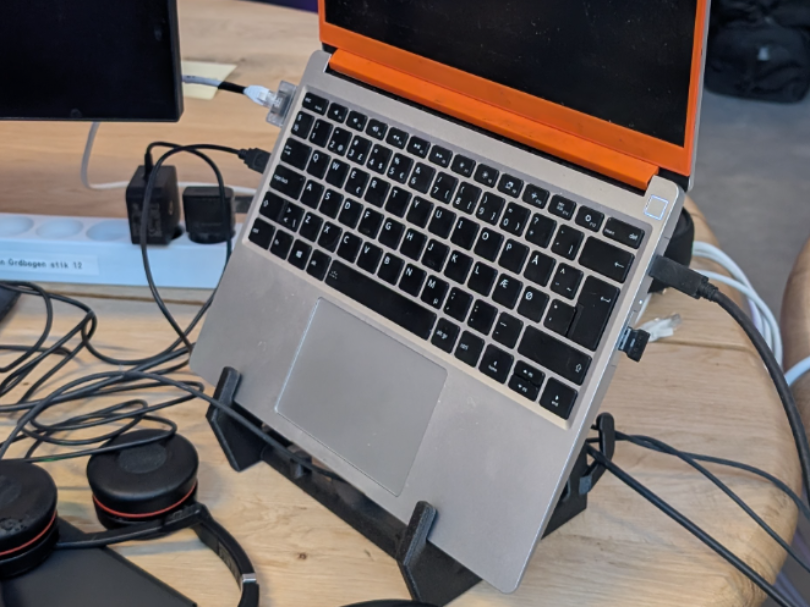 Laptop Stand with Mobil charge and cable mangement