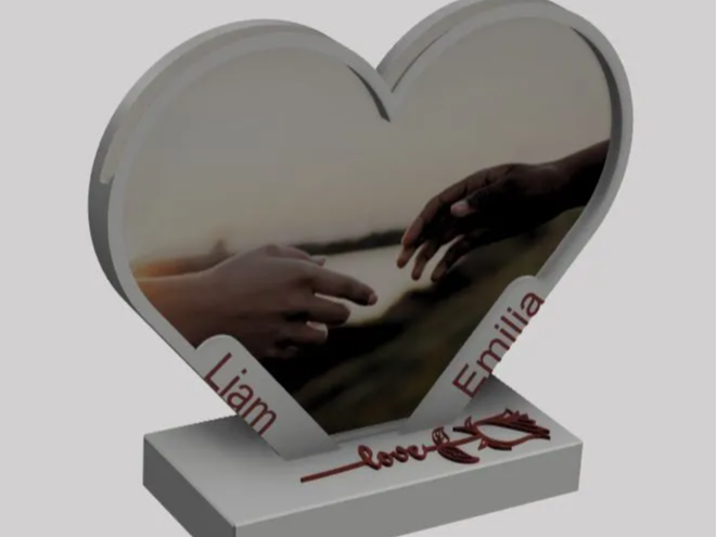 Heart-shaped photo holder