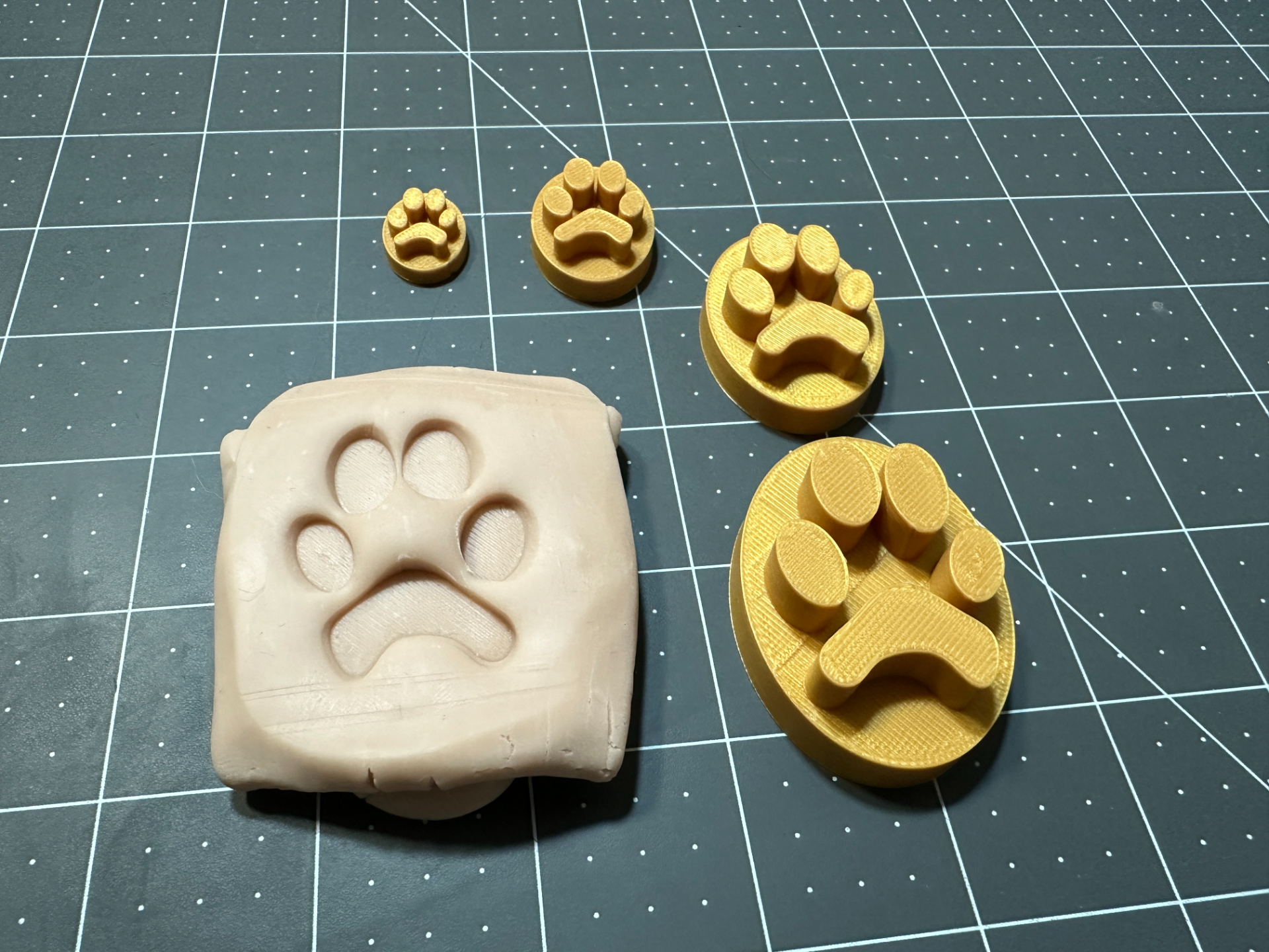 Pottery Clay - Dog Paw Stamp