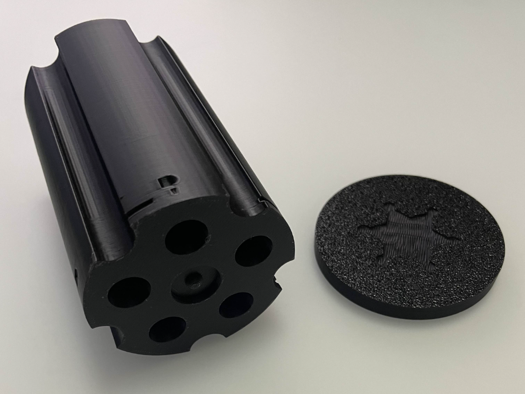 closable joint case shaped like revolver cylinder