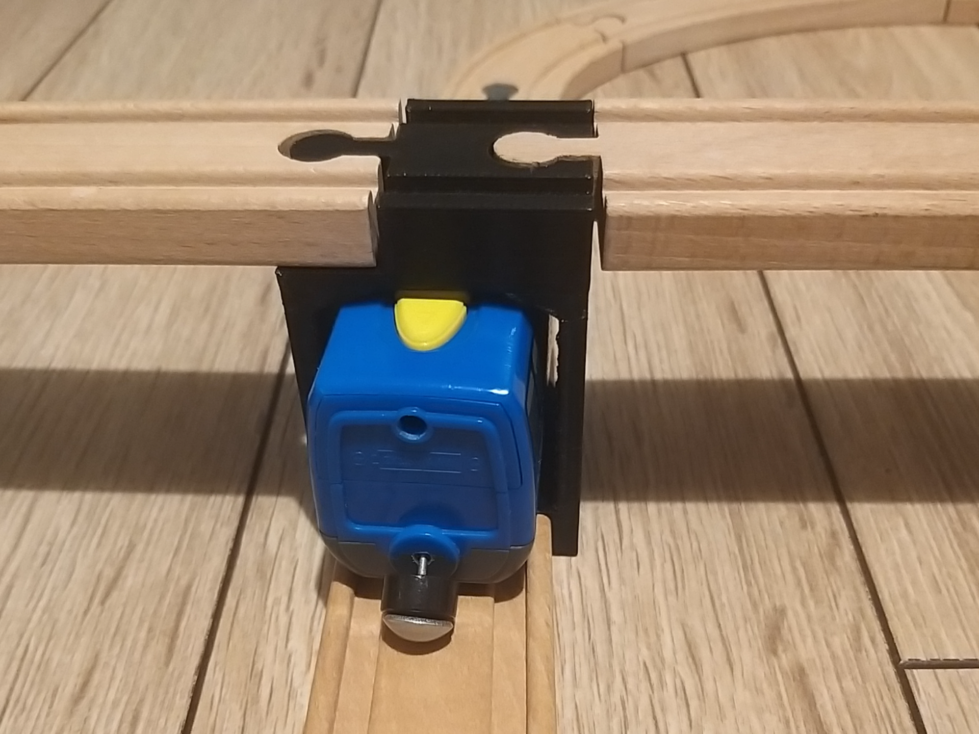 Train track pillar with a grade-separated crossing
