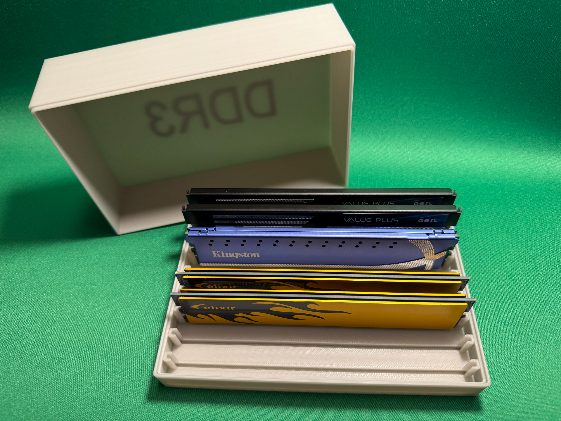 RAM Memory Holder (DDR5, DDR4, DDR3)