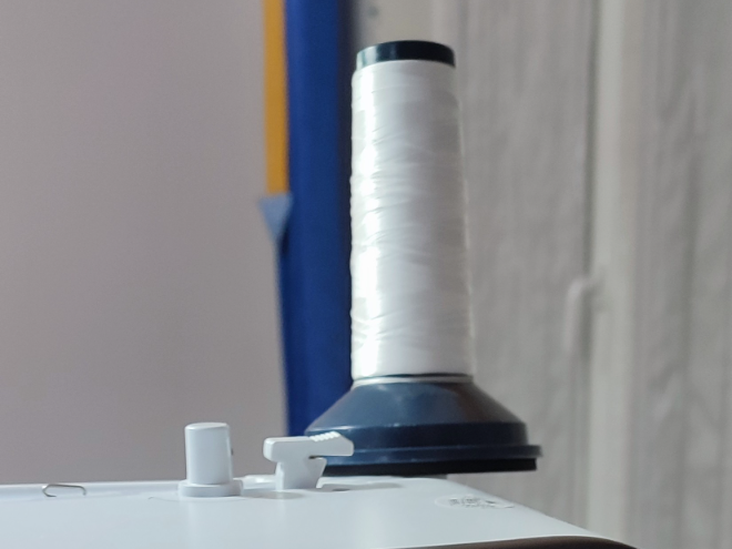Bernina Nähmaschinen-Spulenhalter für große Spulen