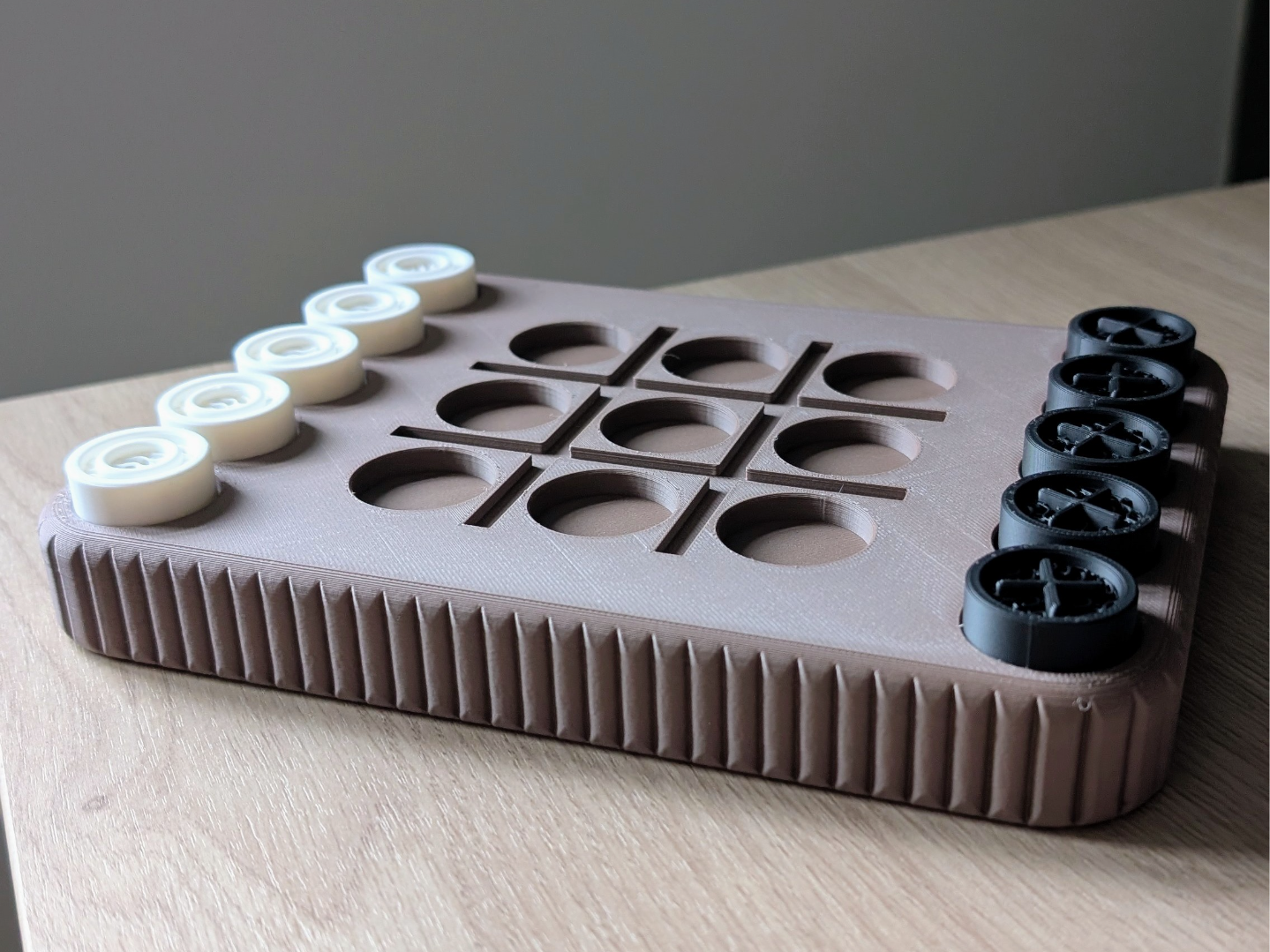 Modern Minimal Tic Tac Toe (Noughts and Crosses)