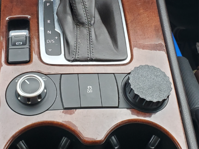 VW Touareg T3, Mini threaded cup.