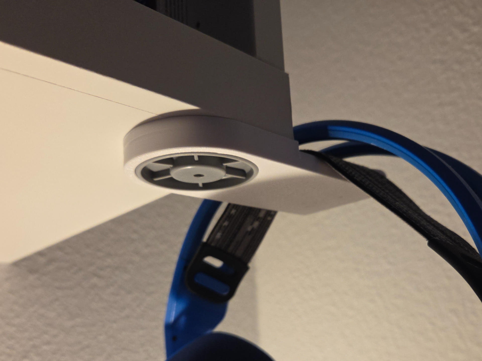 Heaphones Holder for IKEA BESTA hanging shelf