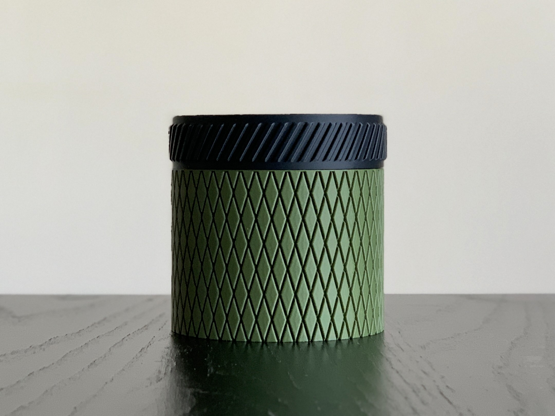 Knurl Canister