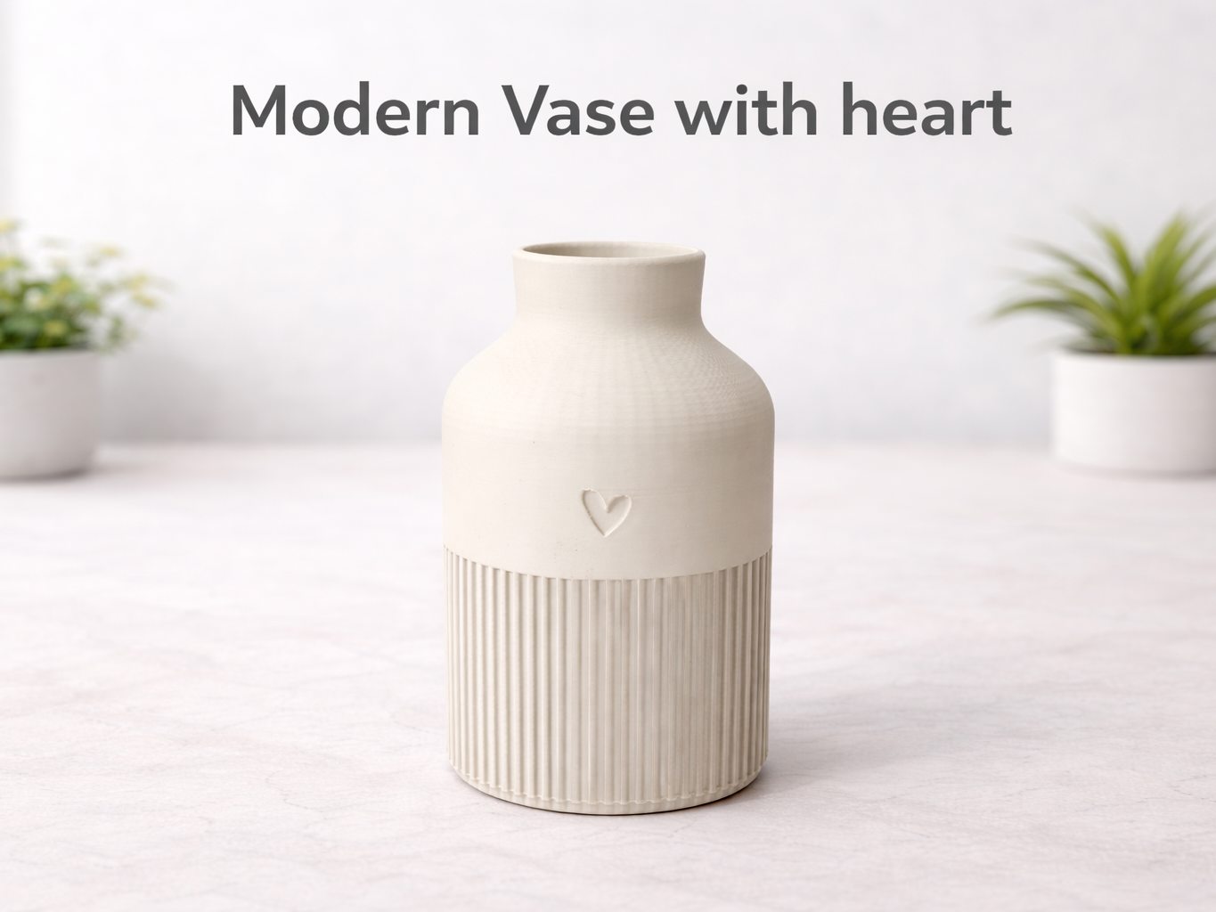Moderne Vase mit Herz