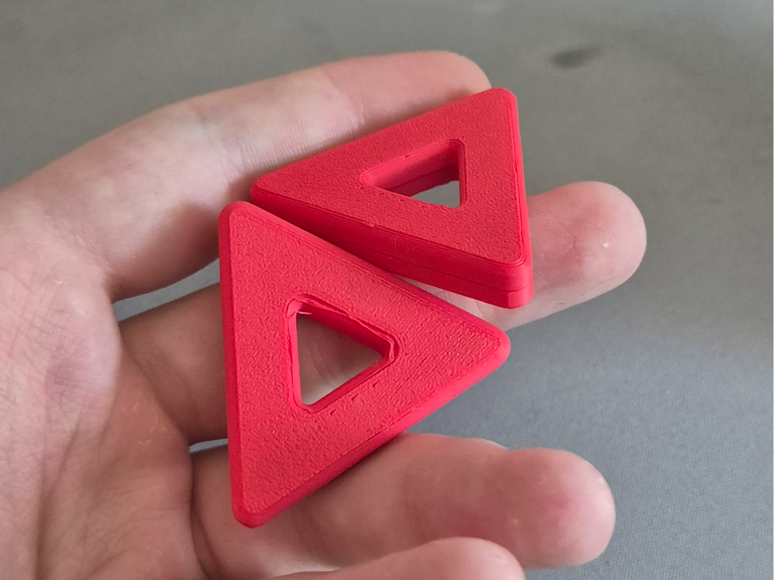 Triangle fidget (magnetic)
