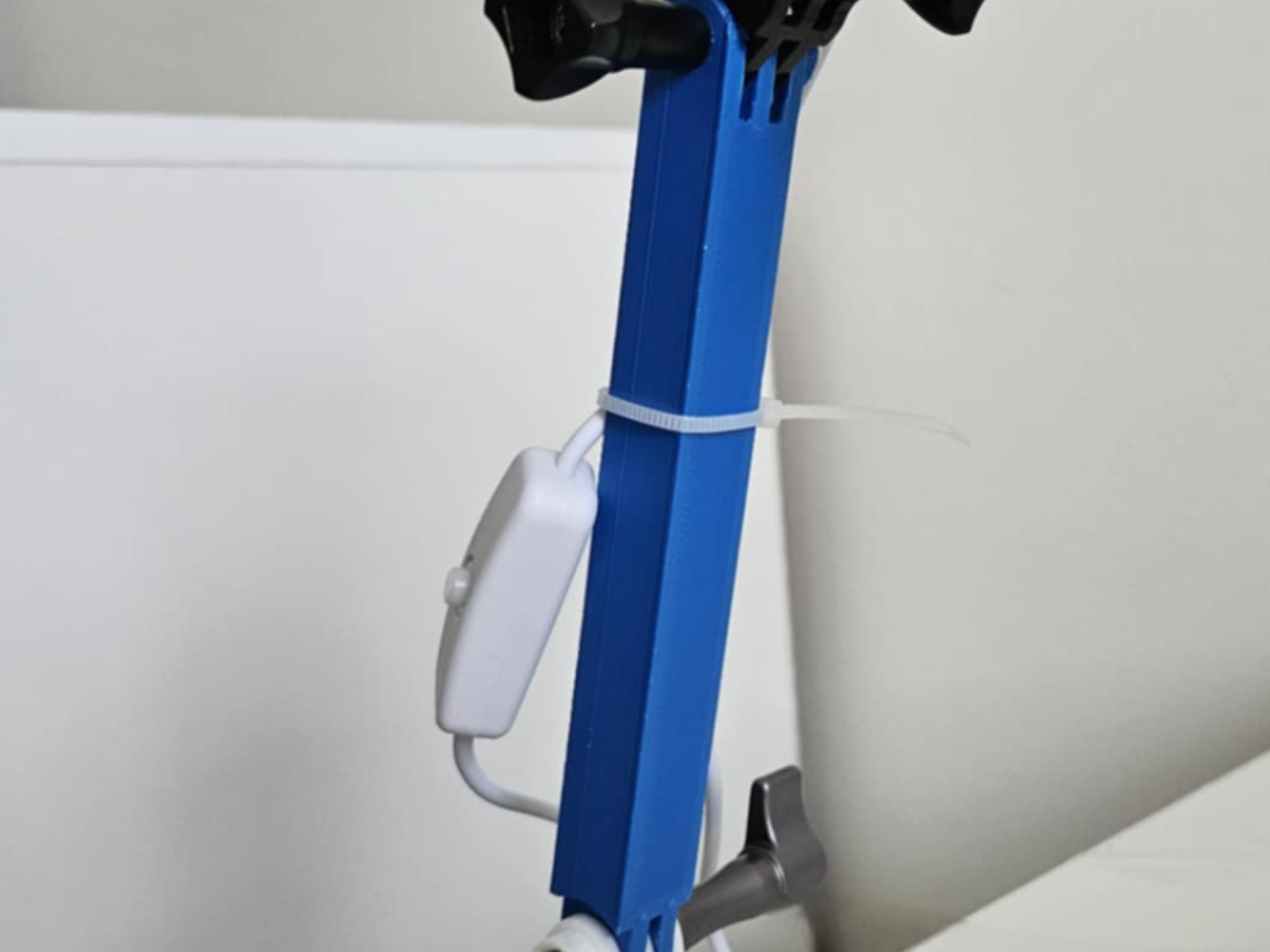 Stick - tyč s koncouvkou na uchyt  např. pro GoPro