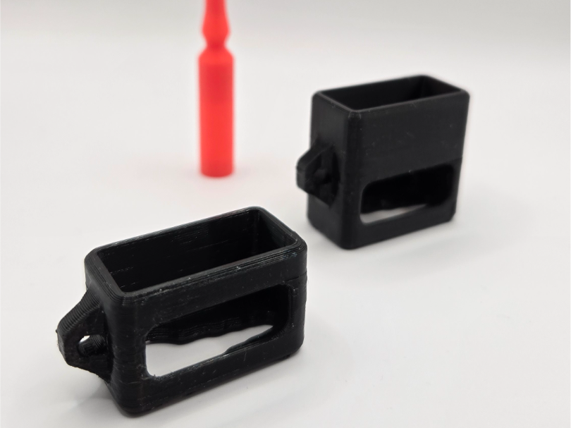 Compact ampoule breaker