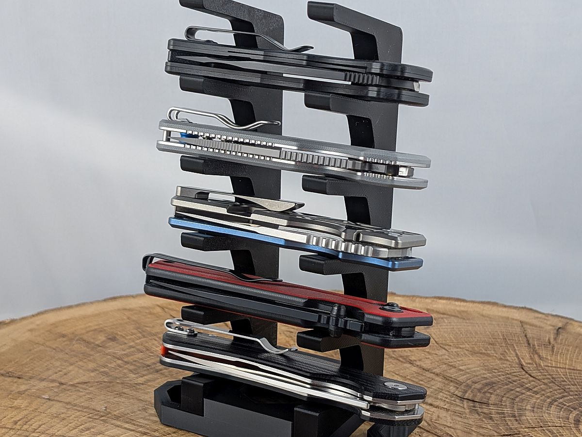 Tower stand for EDC knives