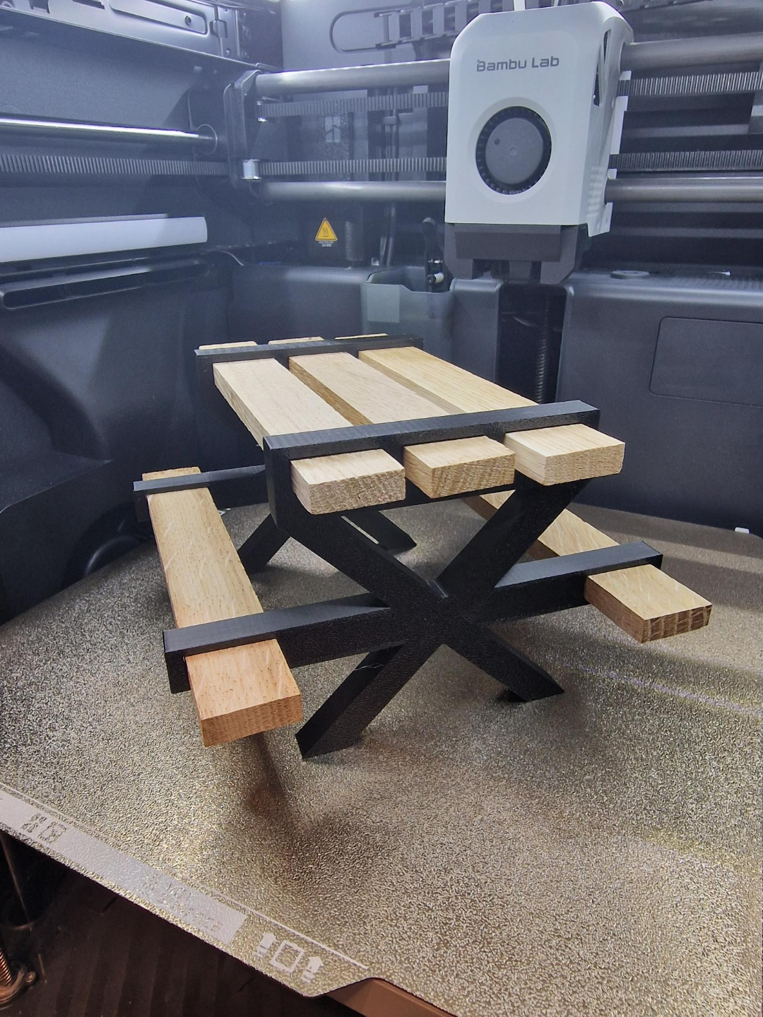 Klötzchentisch X-Beine und Bank / Wooden Table