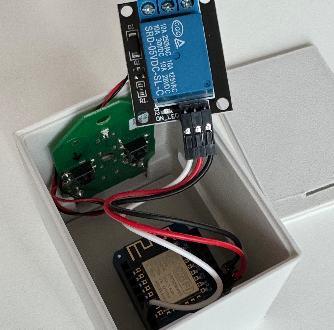 ESP32 / 8266 Smart Garage Controller – HomeKit