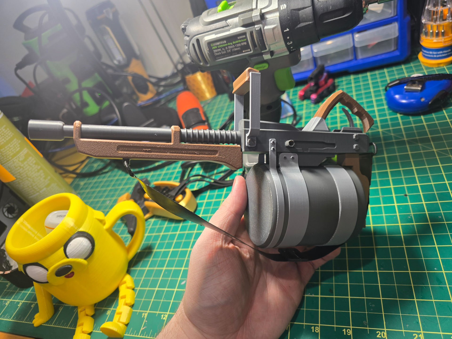 Team Fortress 2 - 1/6 Scale Tomislav