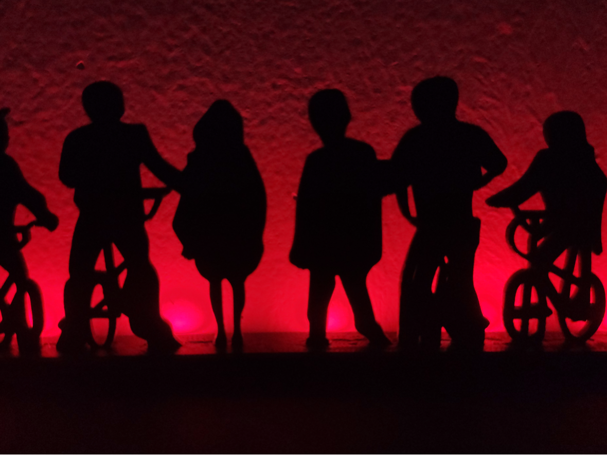 Stranger Things - Silhouette Friends Logo