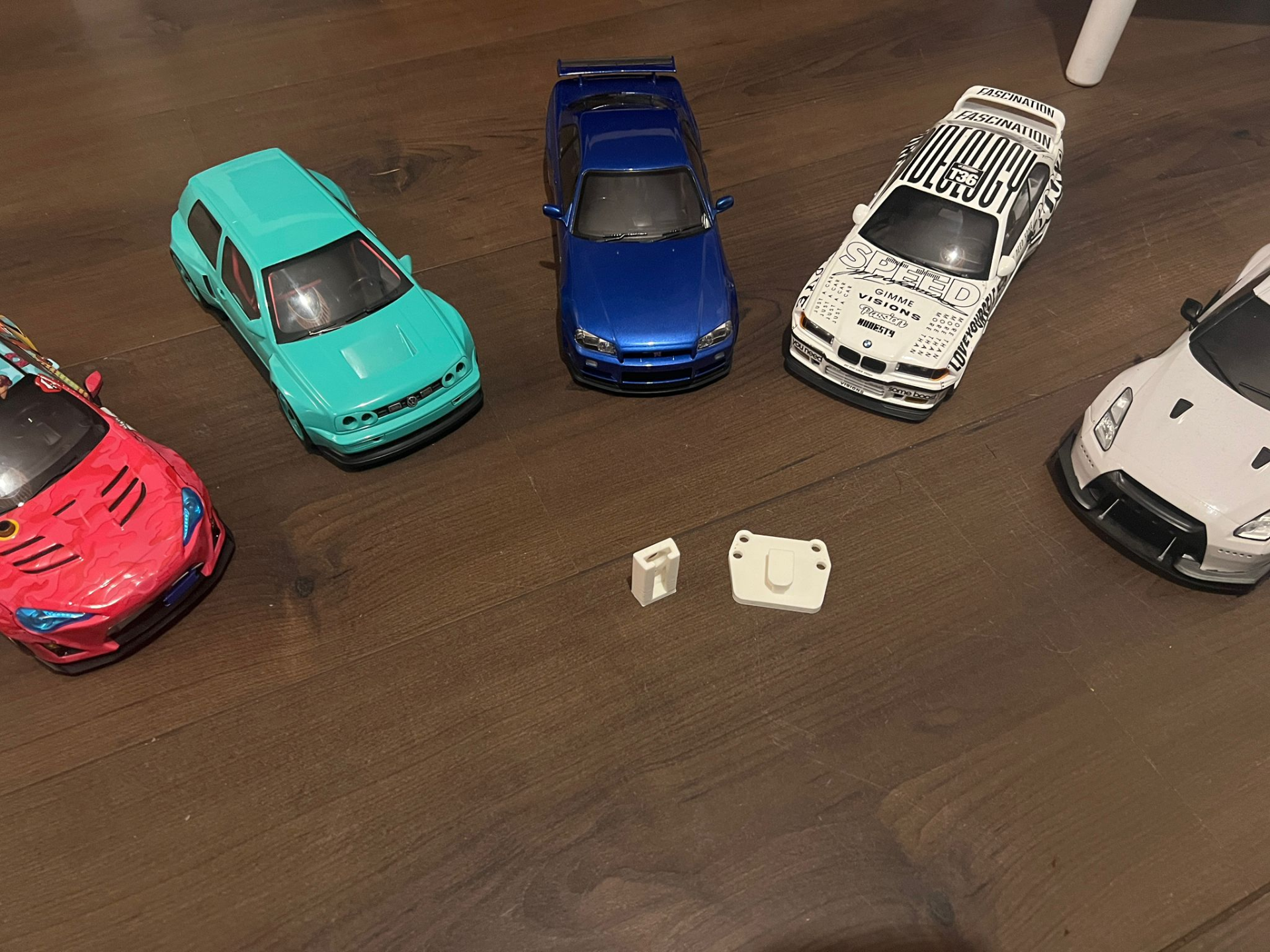 KRAEMO Modellauto Wandhalterung 1:18