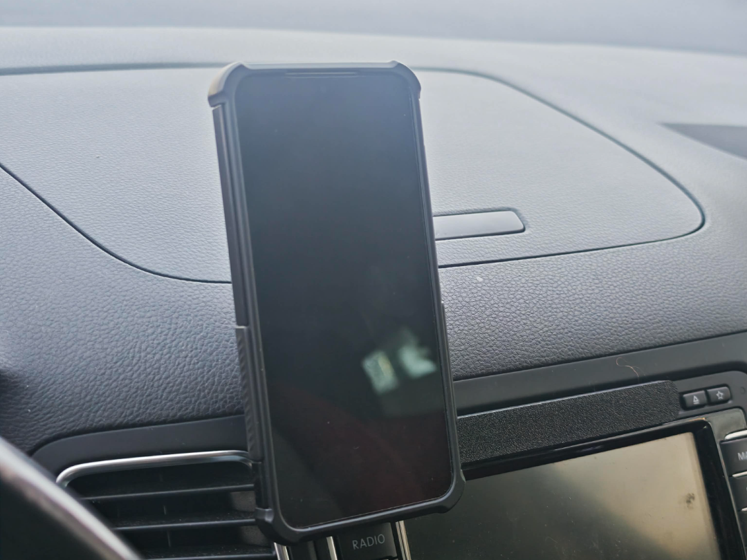 customizable magnetic cd slot phone holder