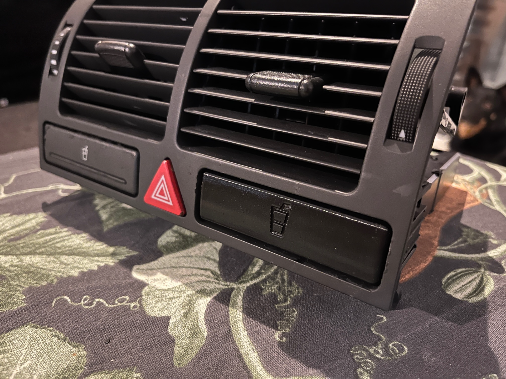 Audi A2 Cupholder Front