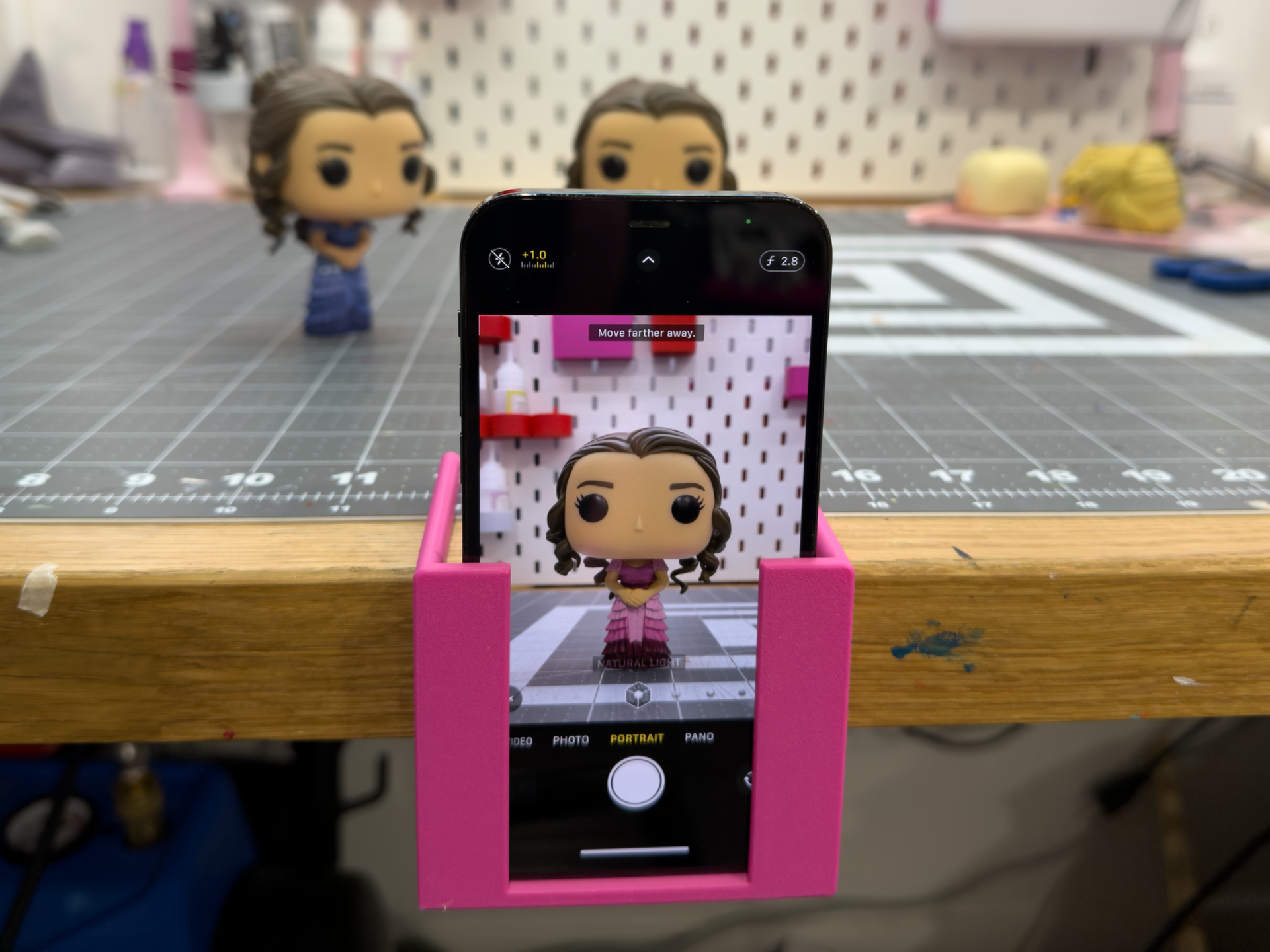 Bench phone holder for photos and videos - iPhone