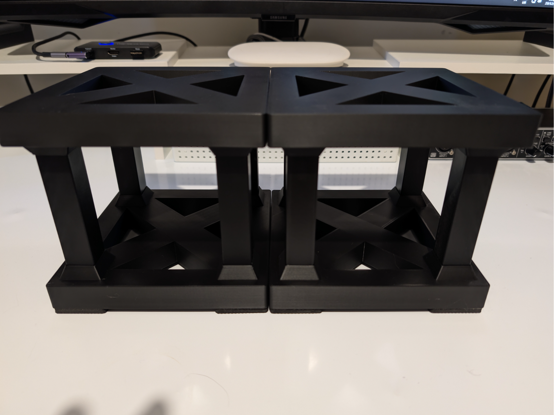 Speaker Stands - Tested on Edifier MR5
