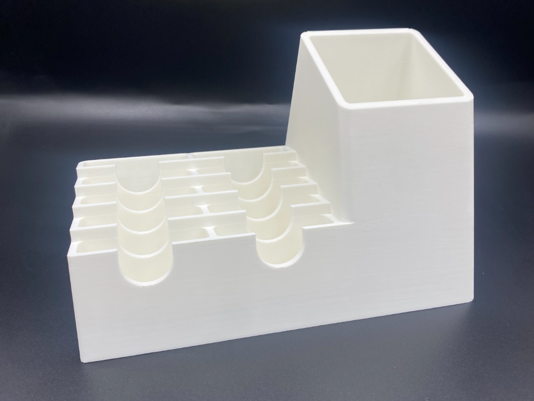 Blade holder and base for a grooming clipper X10