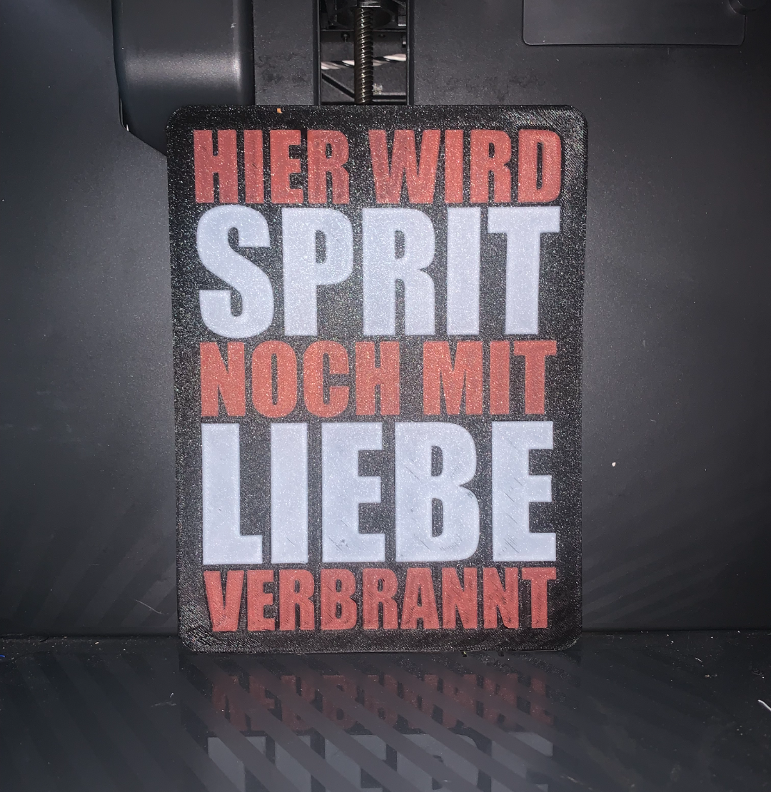Lustiges Schild: Hier wird Sprit...