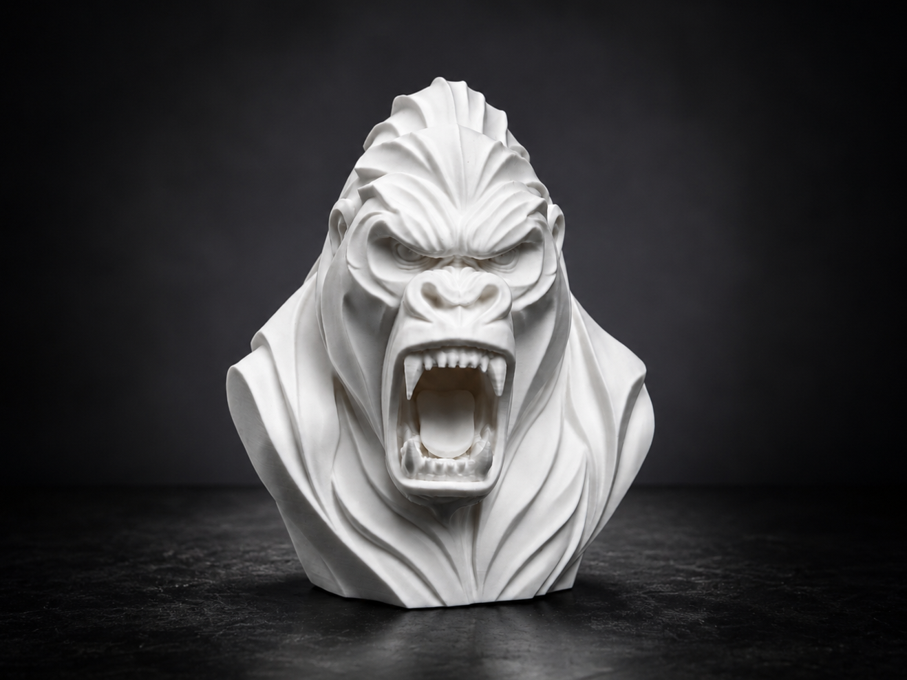 Statua Gorilla arrabbiato