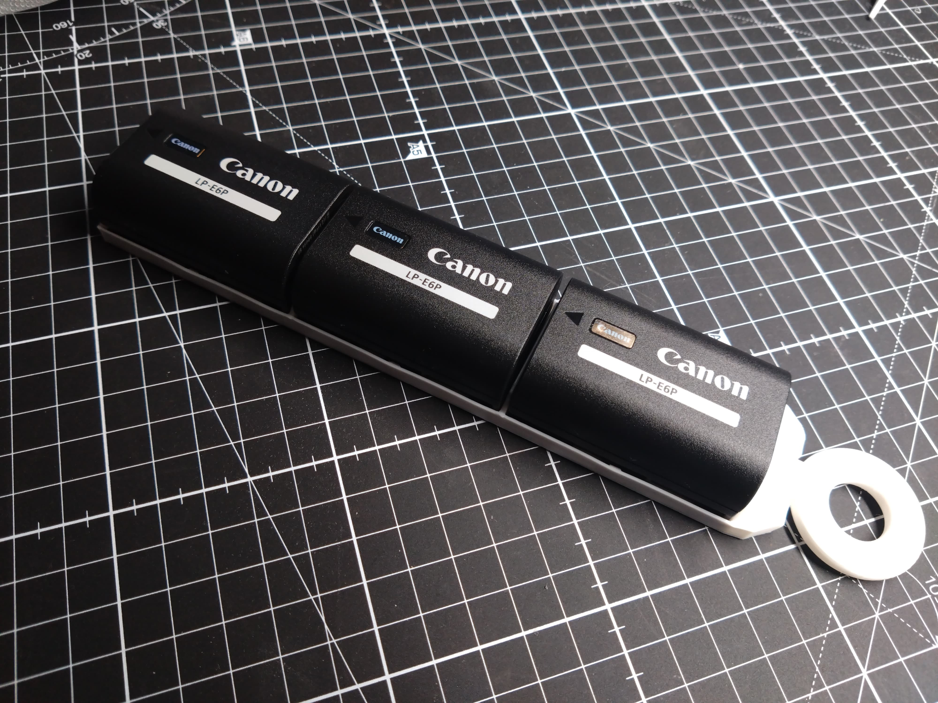 Canon LP-E6 Akku Halterung für Würfelschaum Koffer