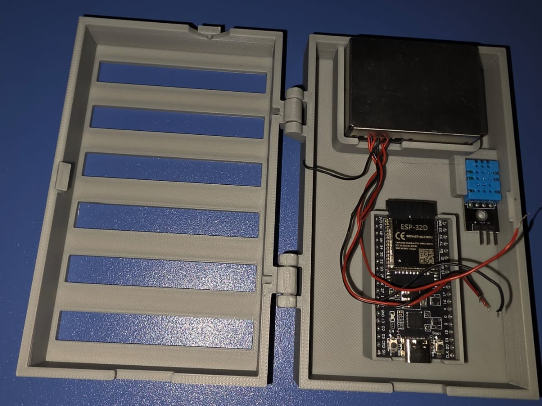 Case for temperature and particle sensors
