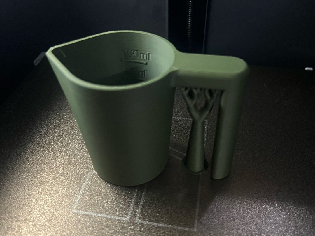 Messbecher mit Griff und Skala 25, 50, 75, 100 ml