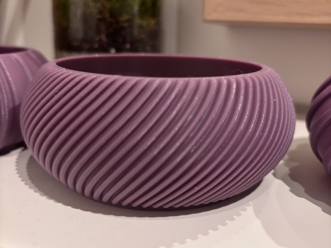 Stackable bowl with fine ribbing