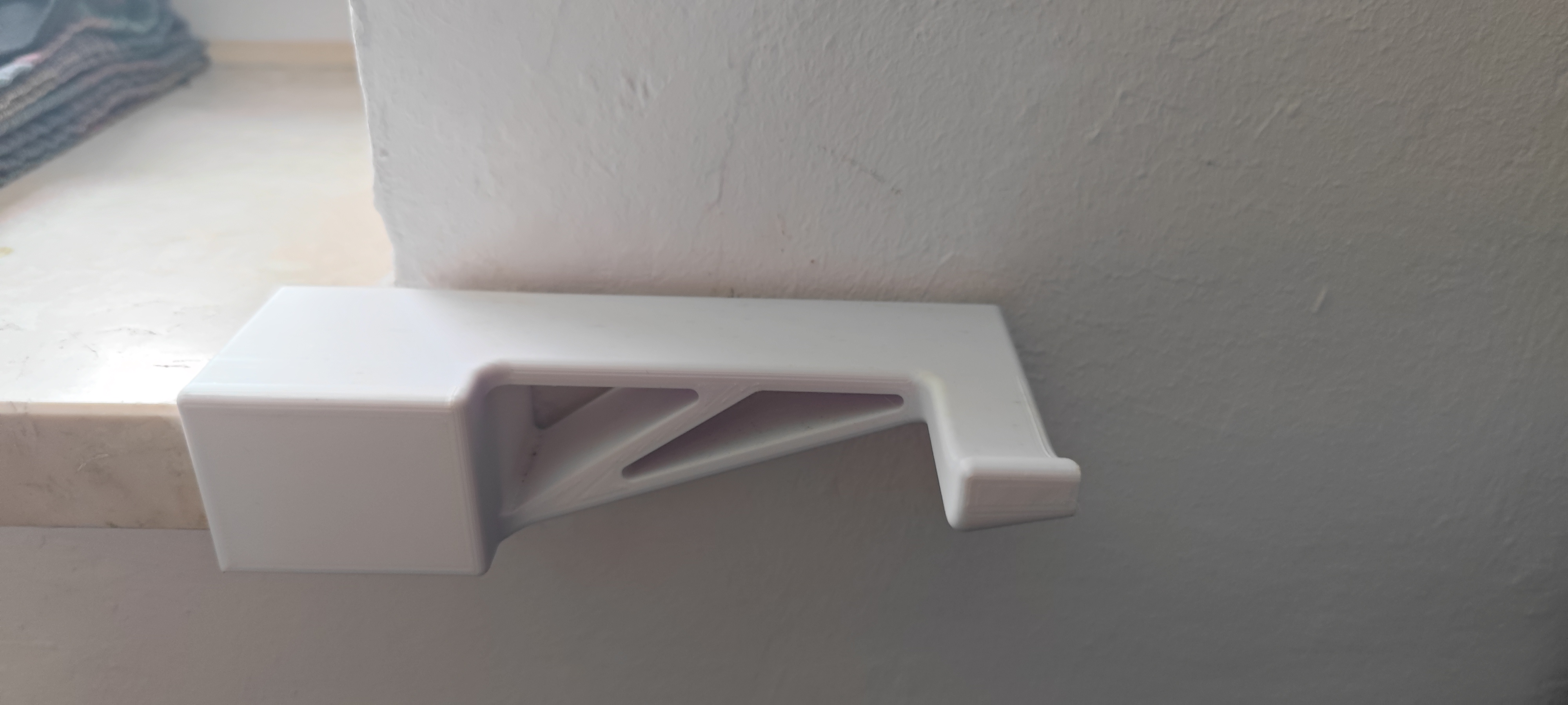 Fensterbrett-Haken / Windowsill Hooks