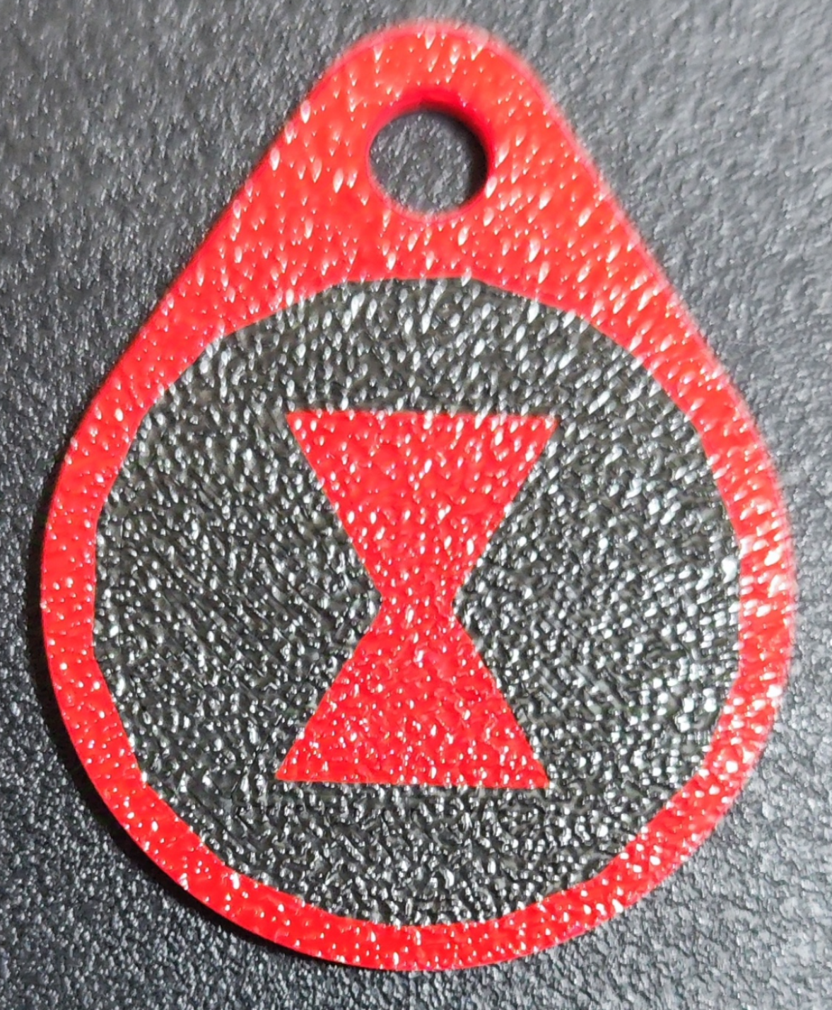Llavero logo Black Widow