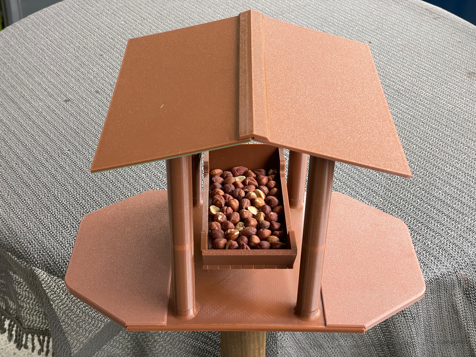 Eichhörnchen Futterhaus (Montage auf Ständer)