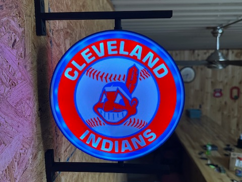 Cleveland Indians sign