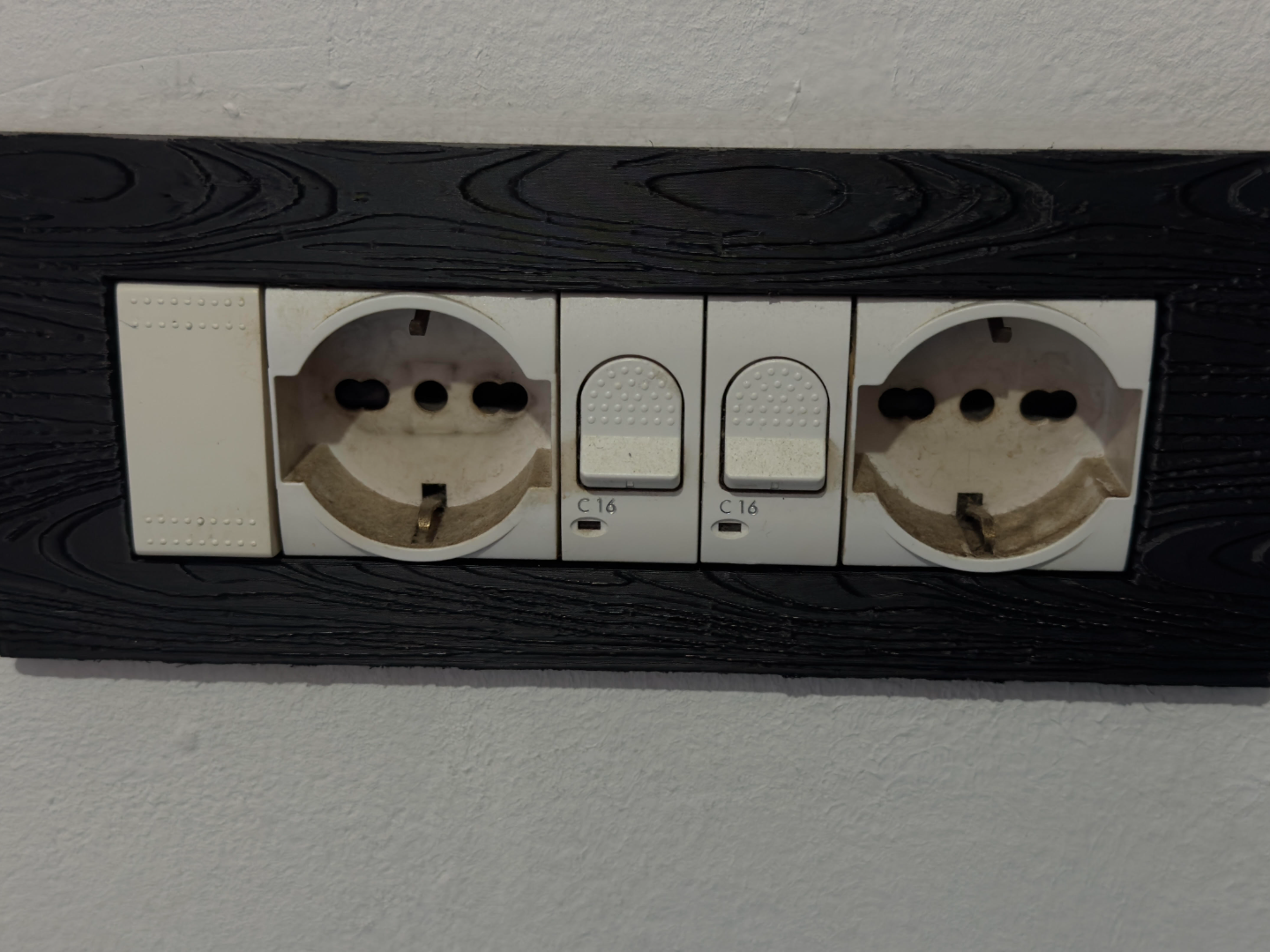 Placca 7 posti bTicino LivingLight effetto legno