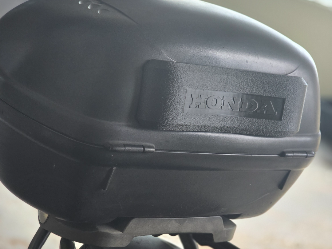 Support for the rear trunk of a motorcycle