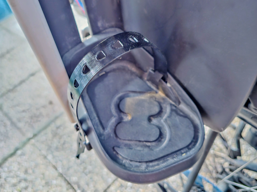 Foot band for child seat/bicycle seat