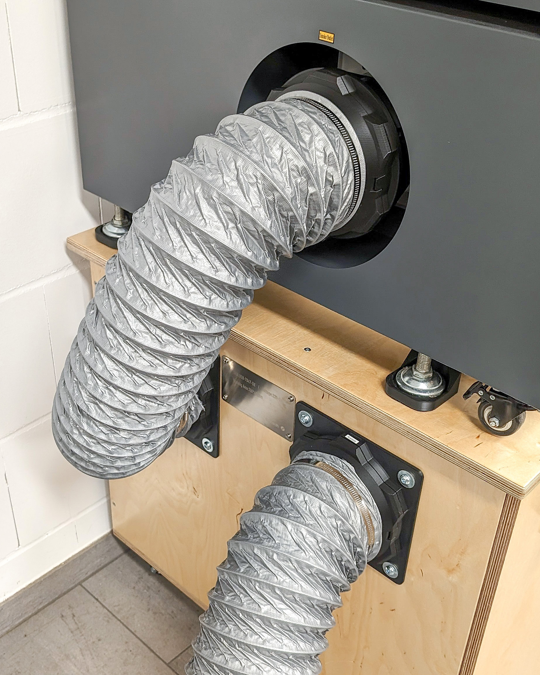 Magnetic duct connection for 150mm / 6 inch Hoses