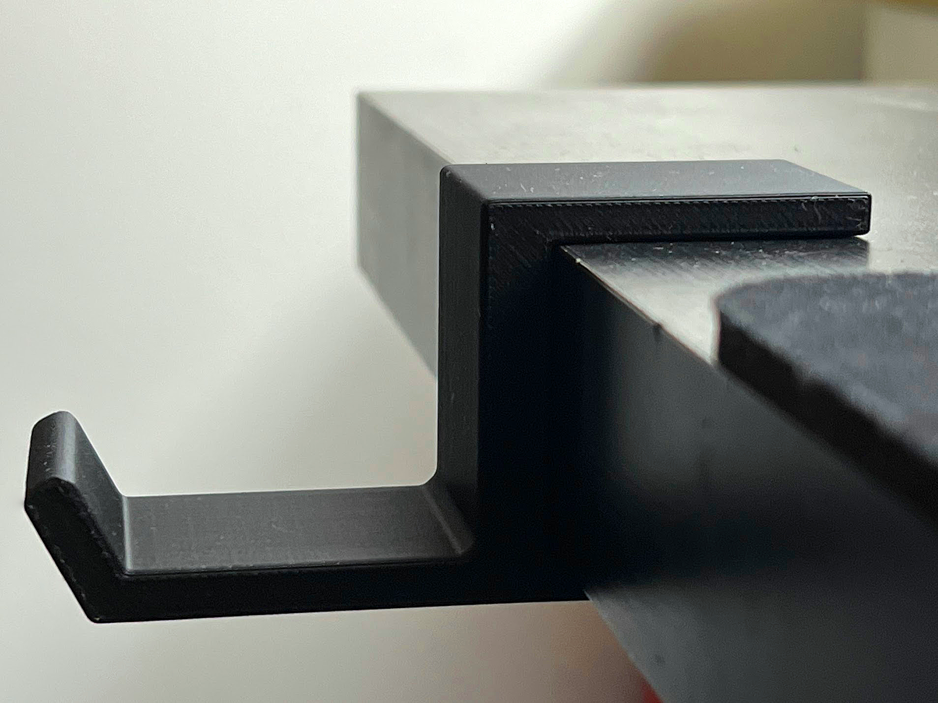 Headphone hook for IKEA Desks (Lagkapten, Linnmon)