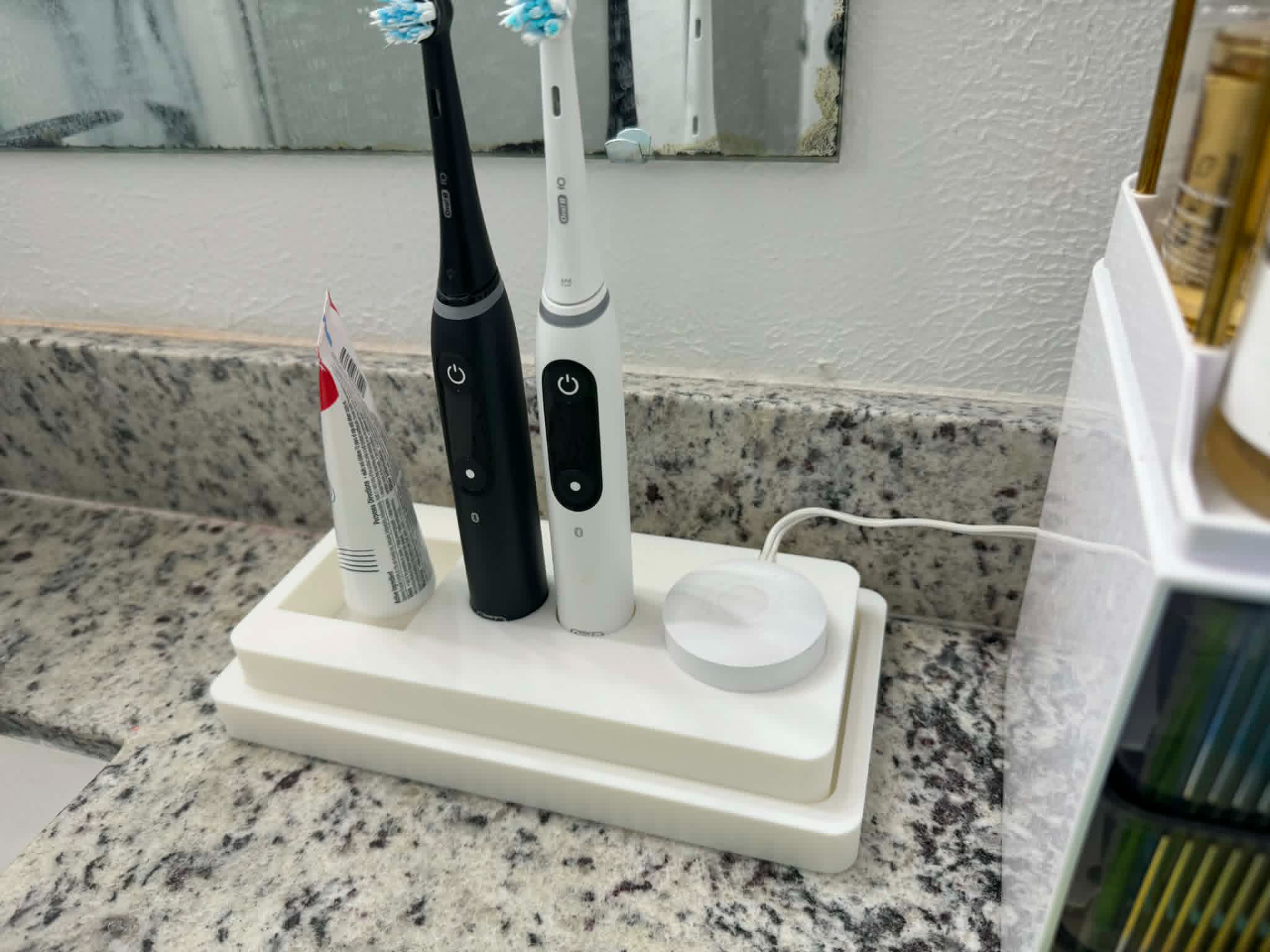 Oral B IO 7-10 Toothbrush holder with water tray