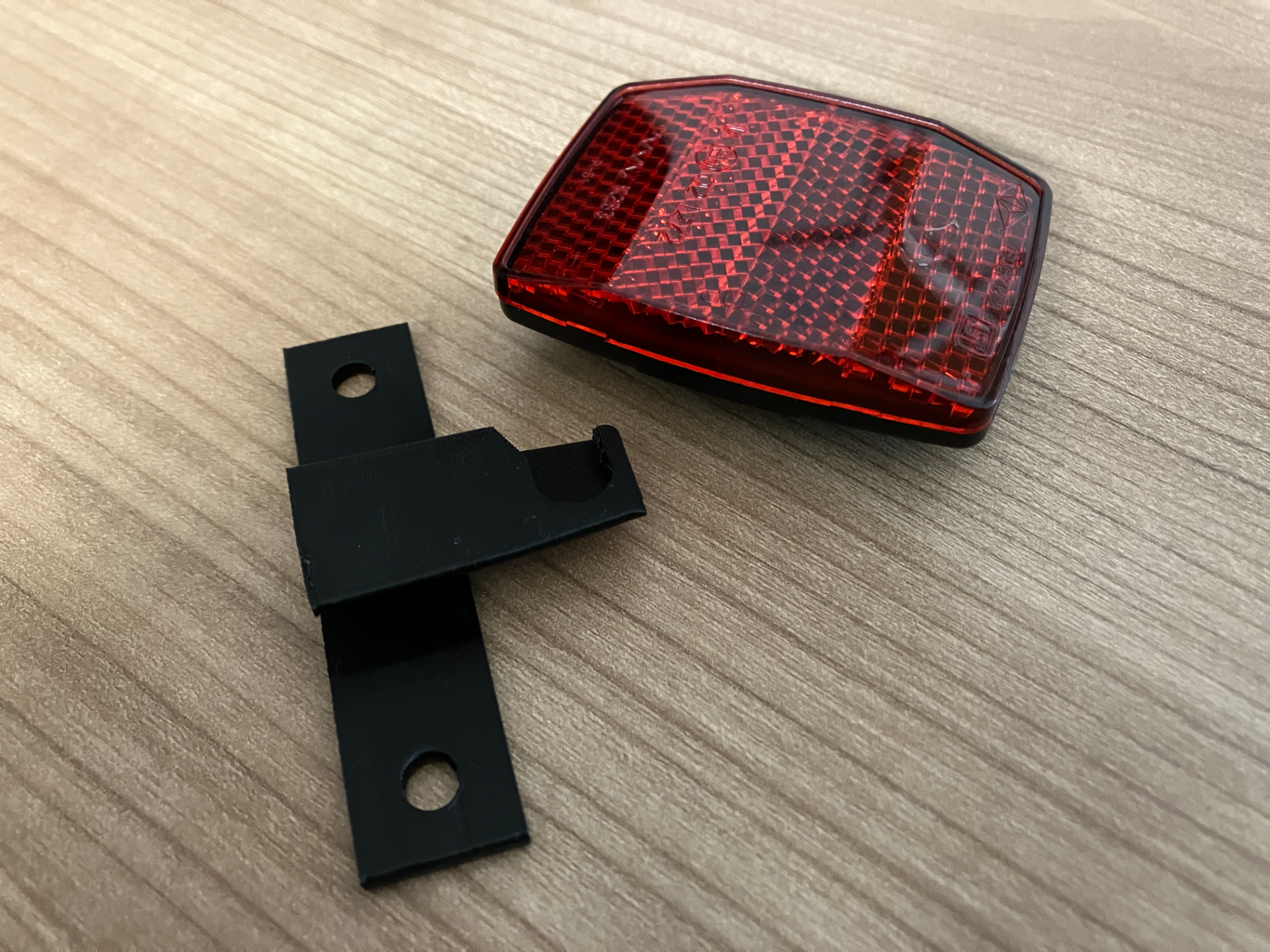Reflector holder